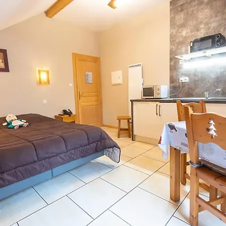 La Maison Par Les Pins Sylvestres 公寓式酒店