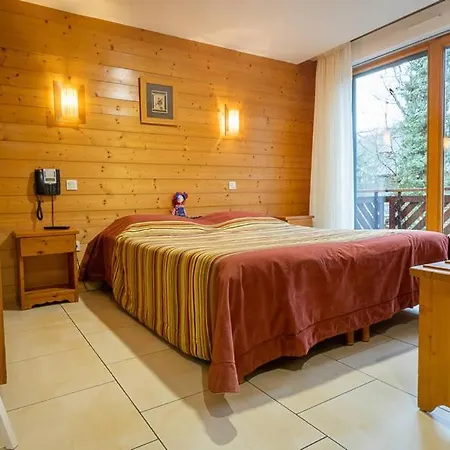 La Maison Par Les Pins Sylvestres 3* 岩尼维利